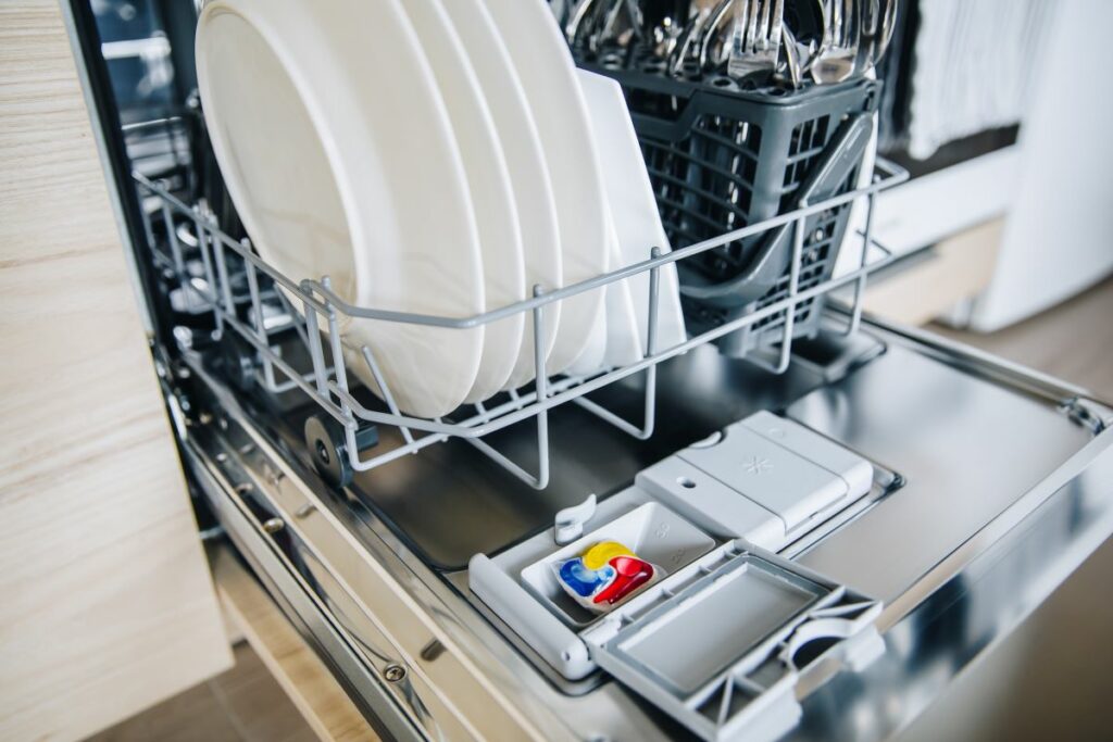 Évacuation du lave-vaisselle : à quelle hauteur installer la vidange ?